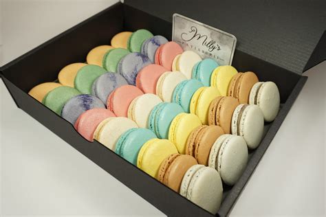 Box of 40 macarons 